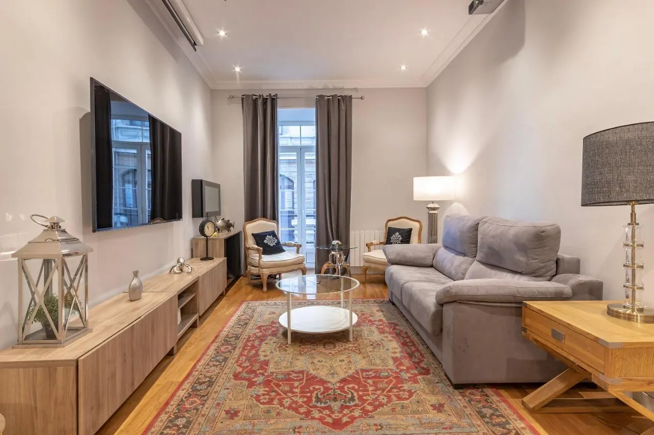 Apartamento Amplio y Elegante en Casco Viejo con Parking Bilbao