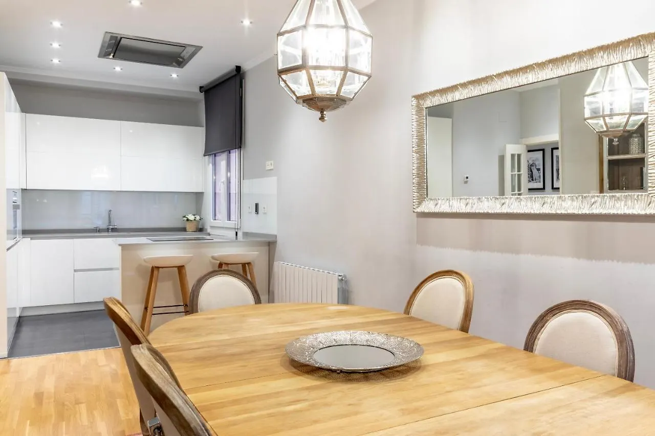 Apartamento Amplio y Elegante en Casco Viejo con Parking Bilbao