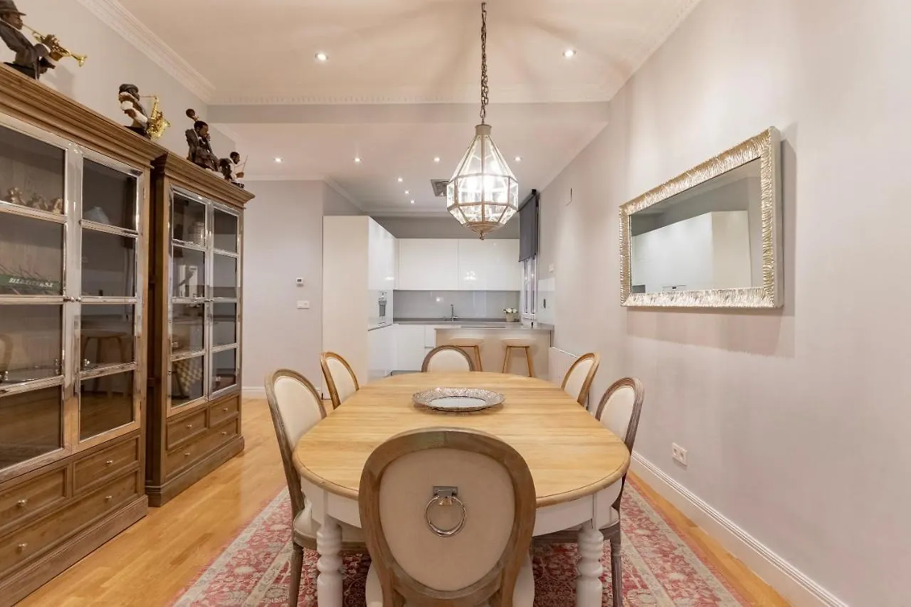 Apartamento Amplio y Elegante en Casco Viejo con Parking Bilbao